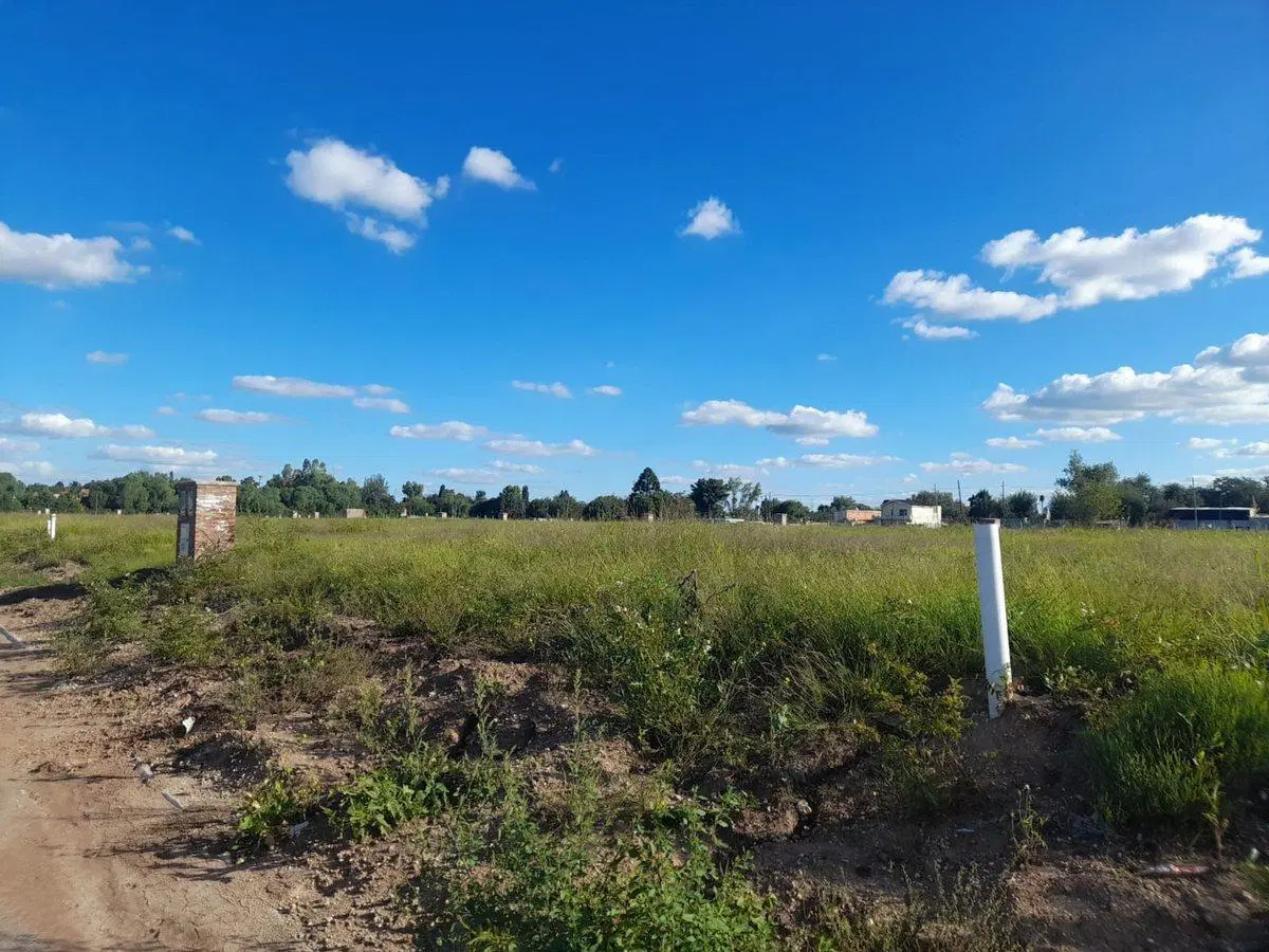VENTA LOTE CENTRAL EN EL BARRIO LA POSTA DE PILAR 4