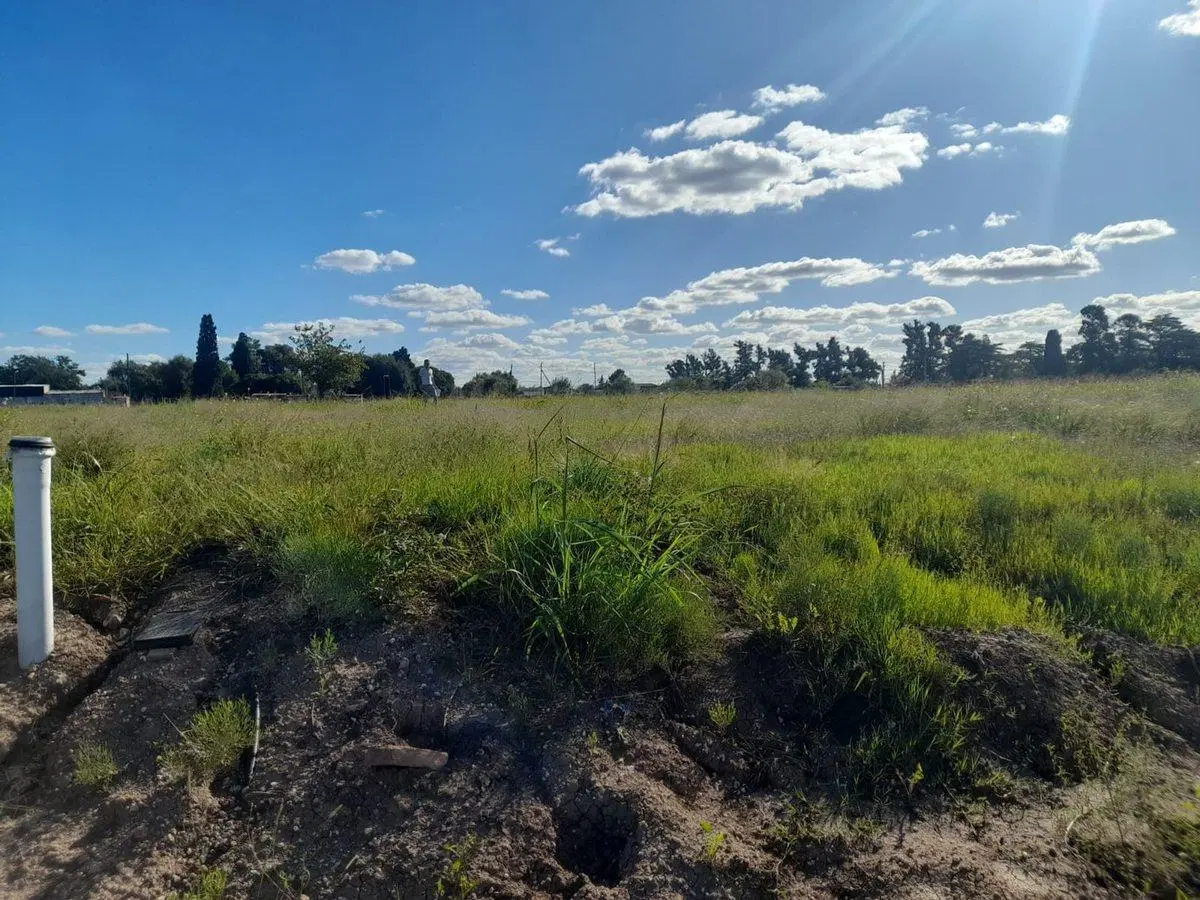 VENTA LOTE CENTRAL EN EL BARRIO LA POSTA DE PILAR 3