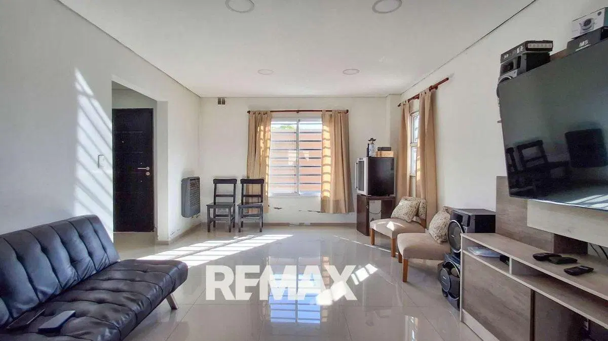 Venta casa 3 dorm. jardin 3 coch derqui pilar. 3
