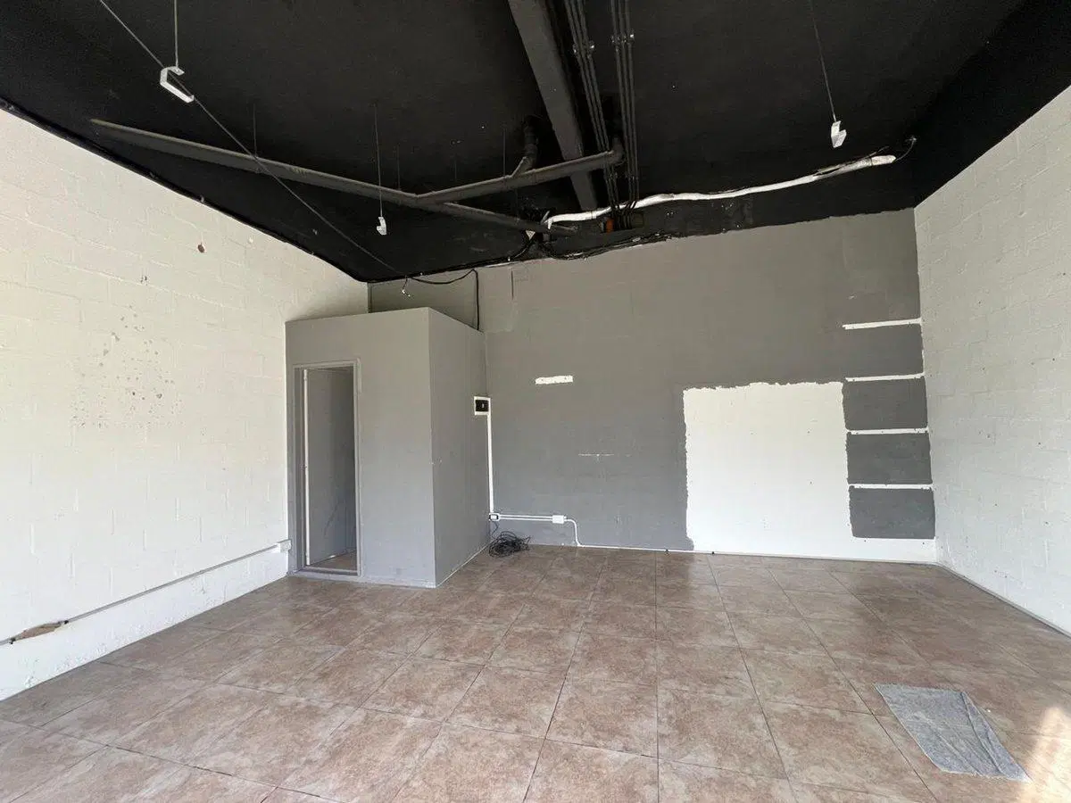 ALQUILER LOCAL COMERCIAL EN PUEBLO CAAMAÑO PILARL 4