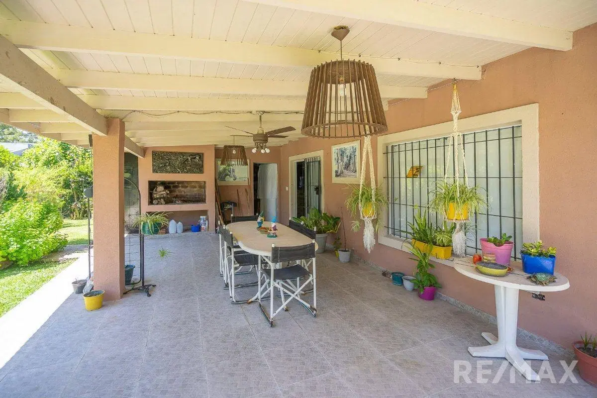 Venta casa 4 ambientes, pileta y quincho en Jularó 5