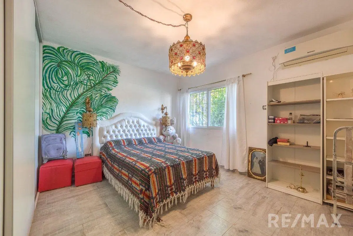 Venta casa 4 ambientes, pileta y quincho en Jularó 2