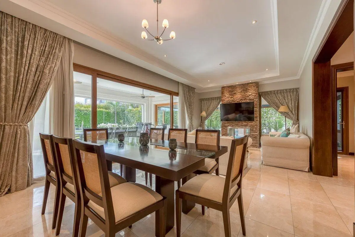 Casa en venta La Lomada pileta interna climatizada 5