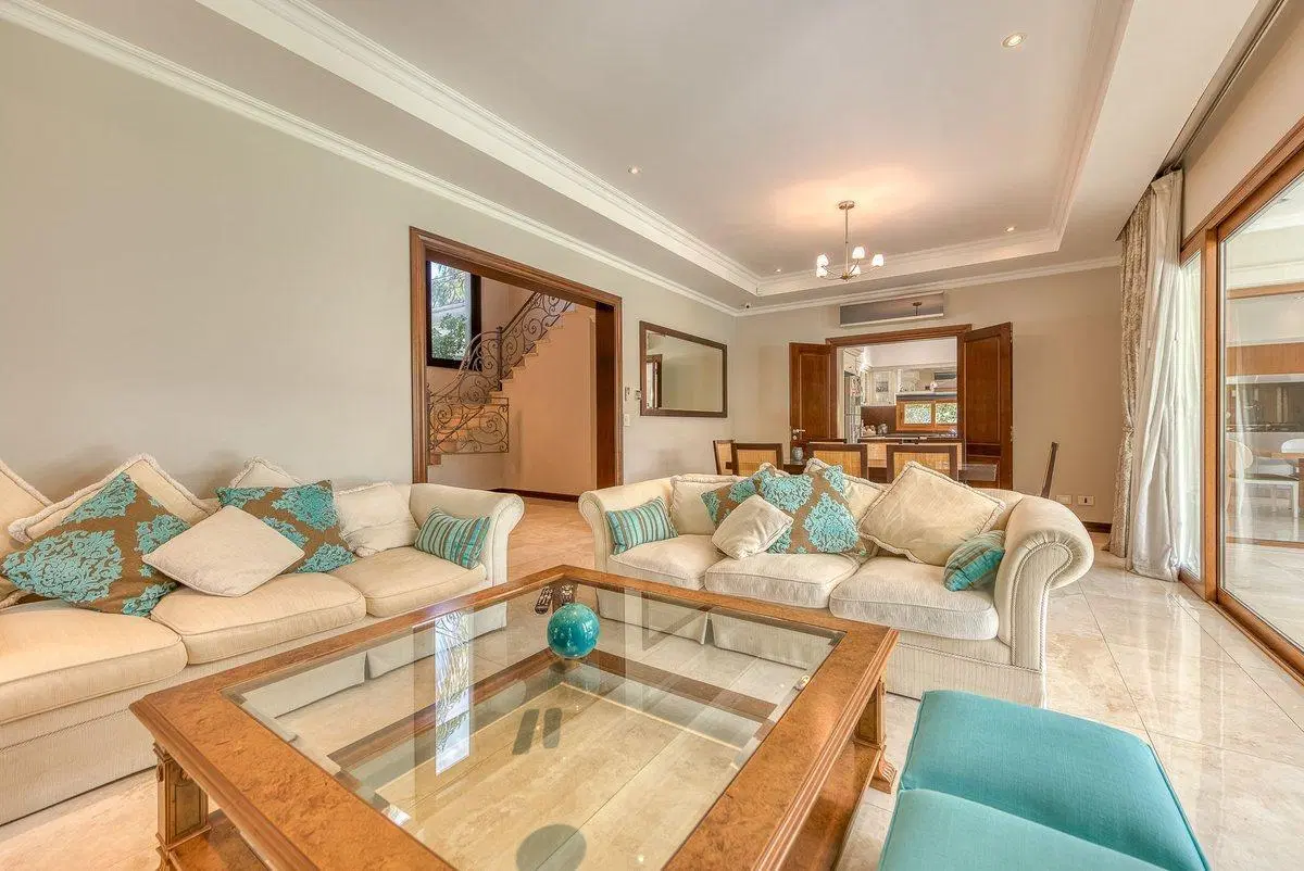 Casa en venta La Lomada pileta interna climatizada 2