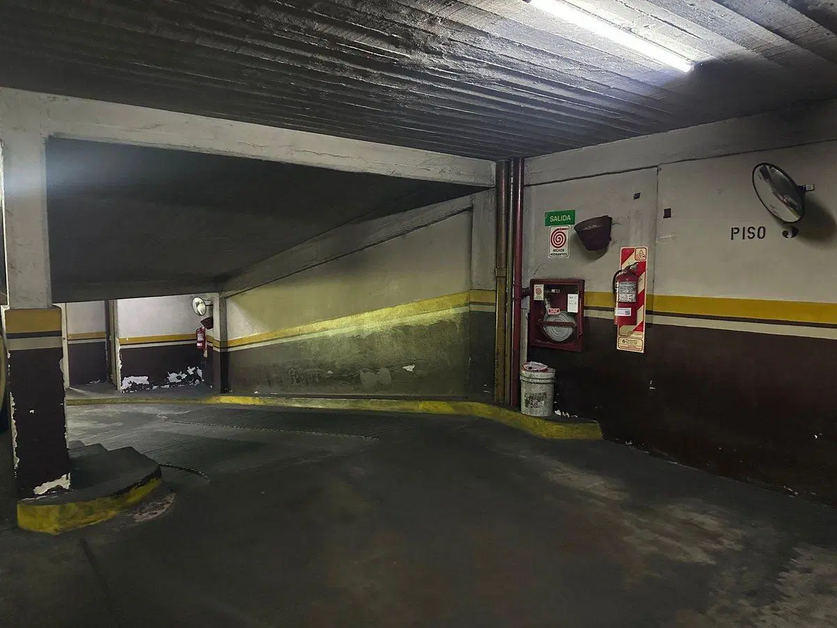 Venta Cochera Fija para Auto en Caballito 2