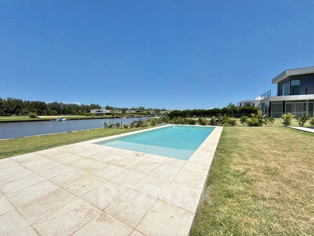 Casa venta B°nautico San Juan al rio Lujan-Tigre 3