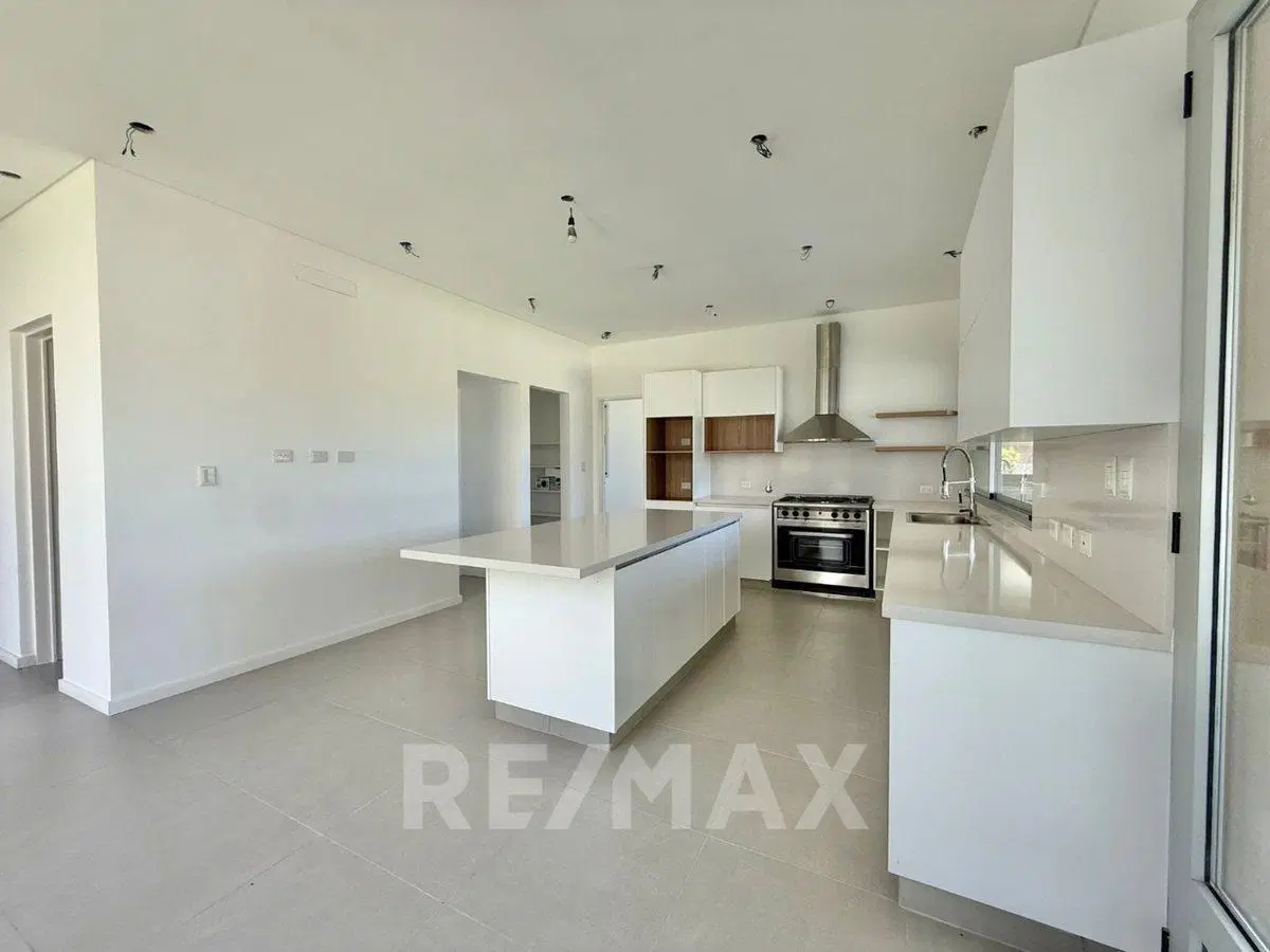 Casa venta B°nautico San Juan al rio Lujan-Tigre 4