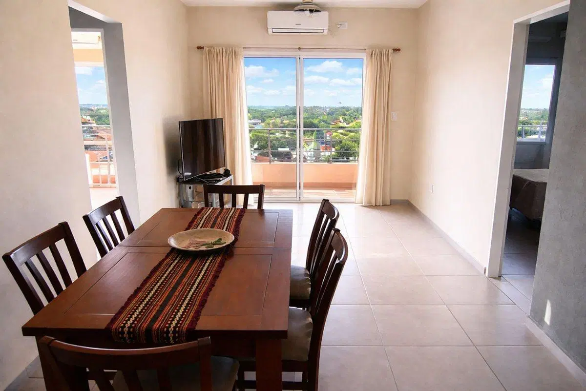VENTA 4 AMBIENTES CON BALCON PISO ALTO EN PILAR 2