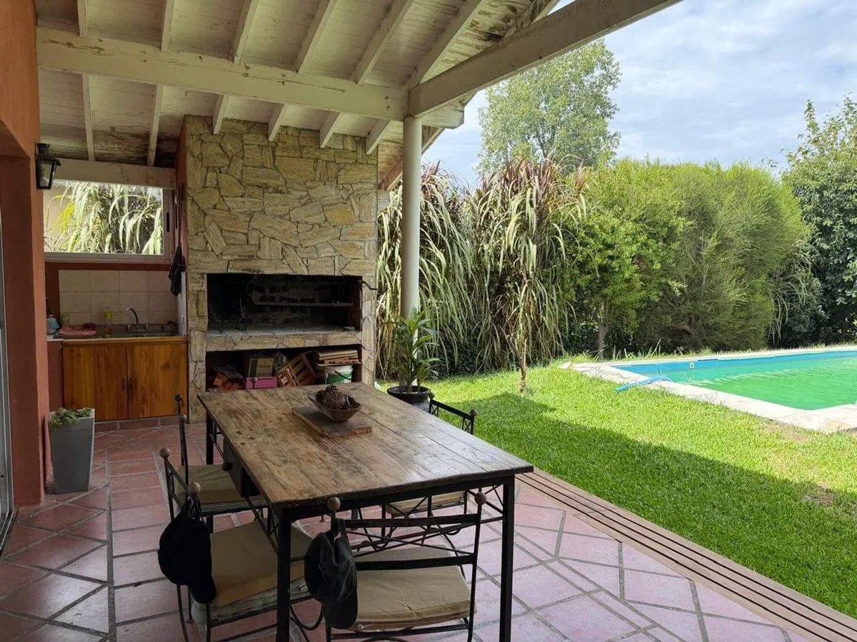 VENTA CASA 4 AMB  C/PILETA- BARRIO SAUSALITO PILAR 5
