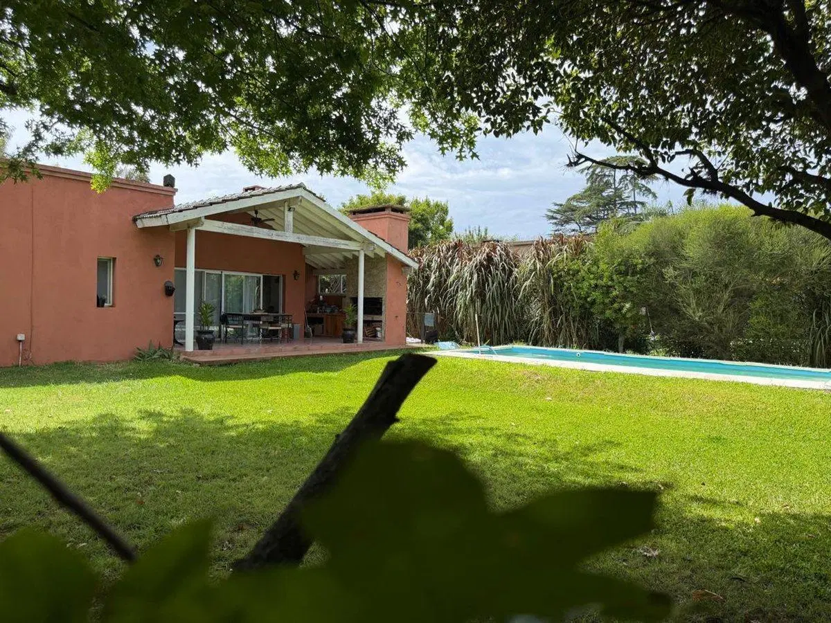 VENTA CASA 4 AMB  C/PILETA- BARRIO SAUSALITO PILAR 4