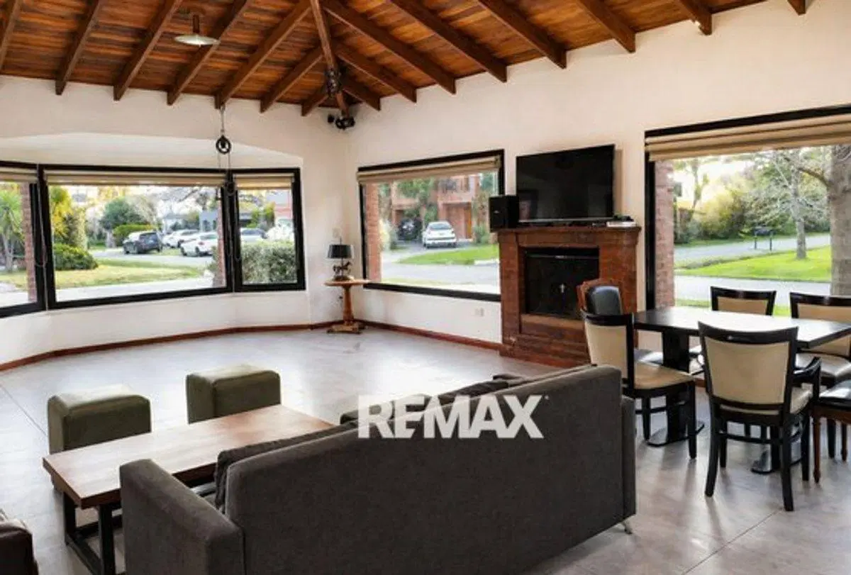 CASA VENTA 4 DORM, OFICINA DEPEND LA DELFINA PILAR 2