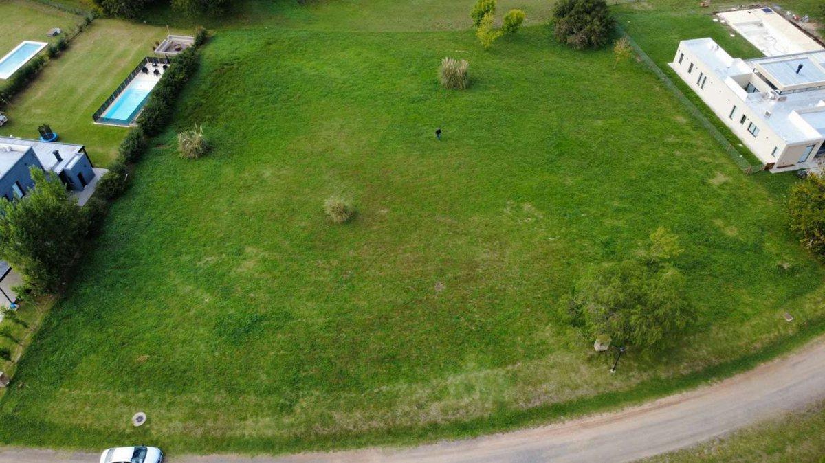 VENTA LOTE AL GOLF EN MEDAL C.C. - PILAR