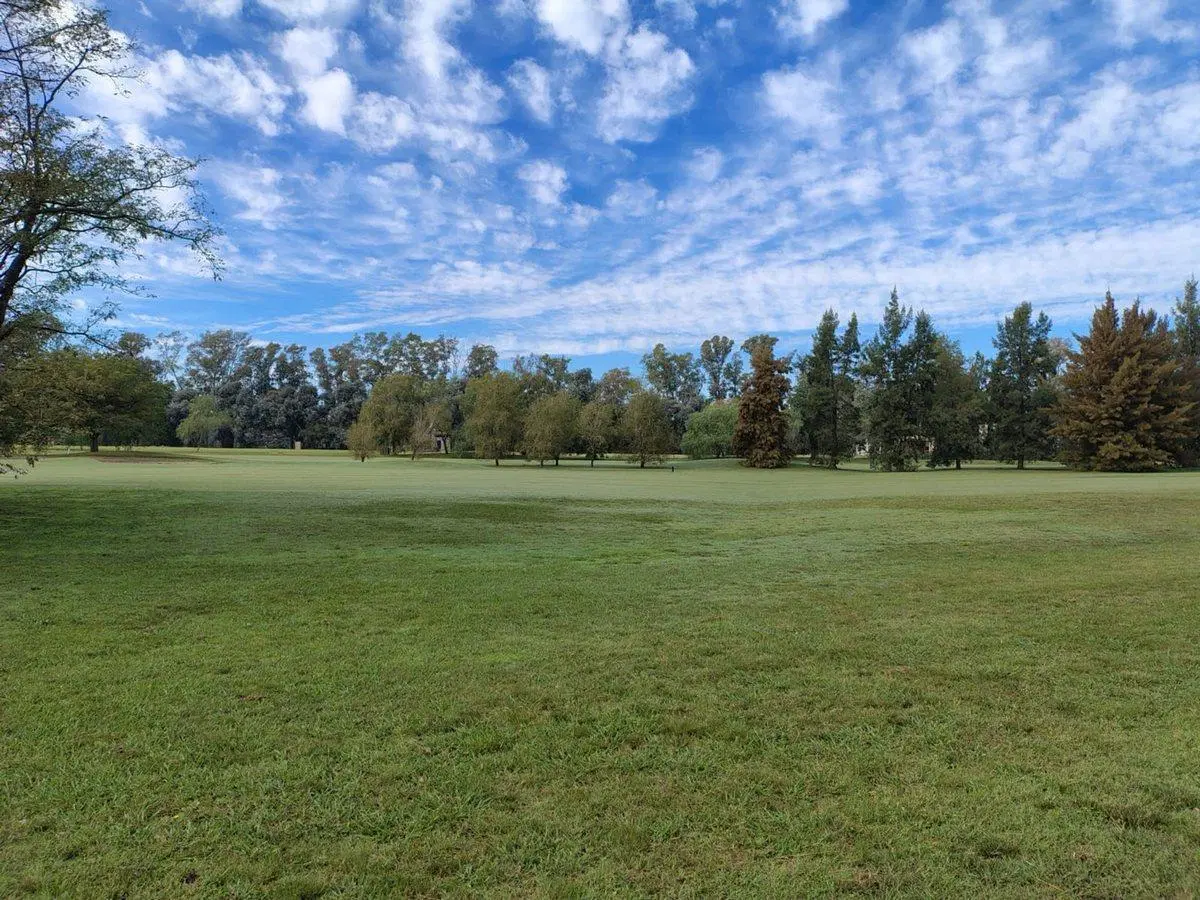 VENTA LOTE AL GOLF EN MEDAL C.C. - PILAR 2