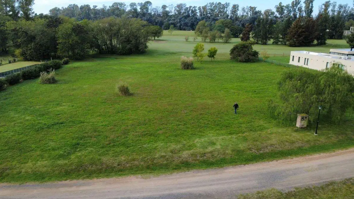 VENTA LOTE AL GOLF EN MEDAL C.C. - PILAR 3