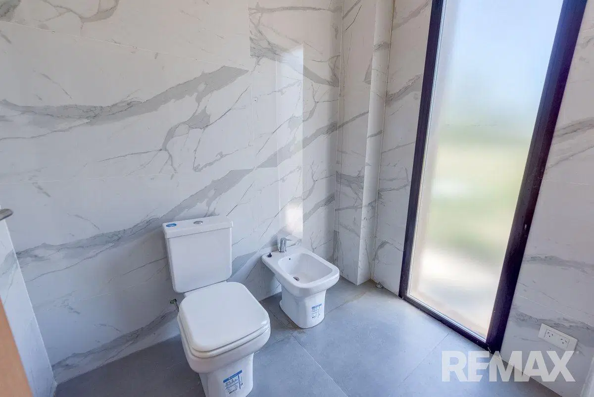 Venta casa 4 ambientes a estrenar y vista al Golf 4