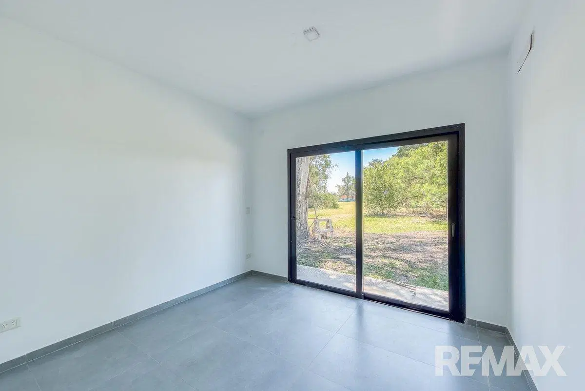 Venta casa 4 ambientes a estrenar y vista al Golf 5