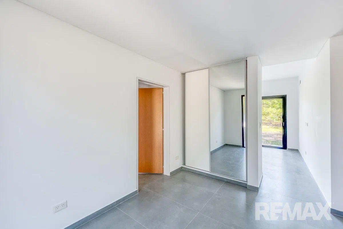 Venta casa 4 ambientes a estrenar y vista al Golf 2