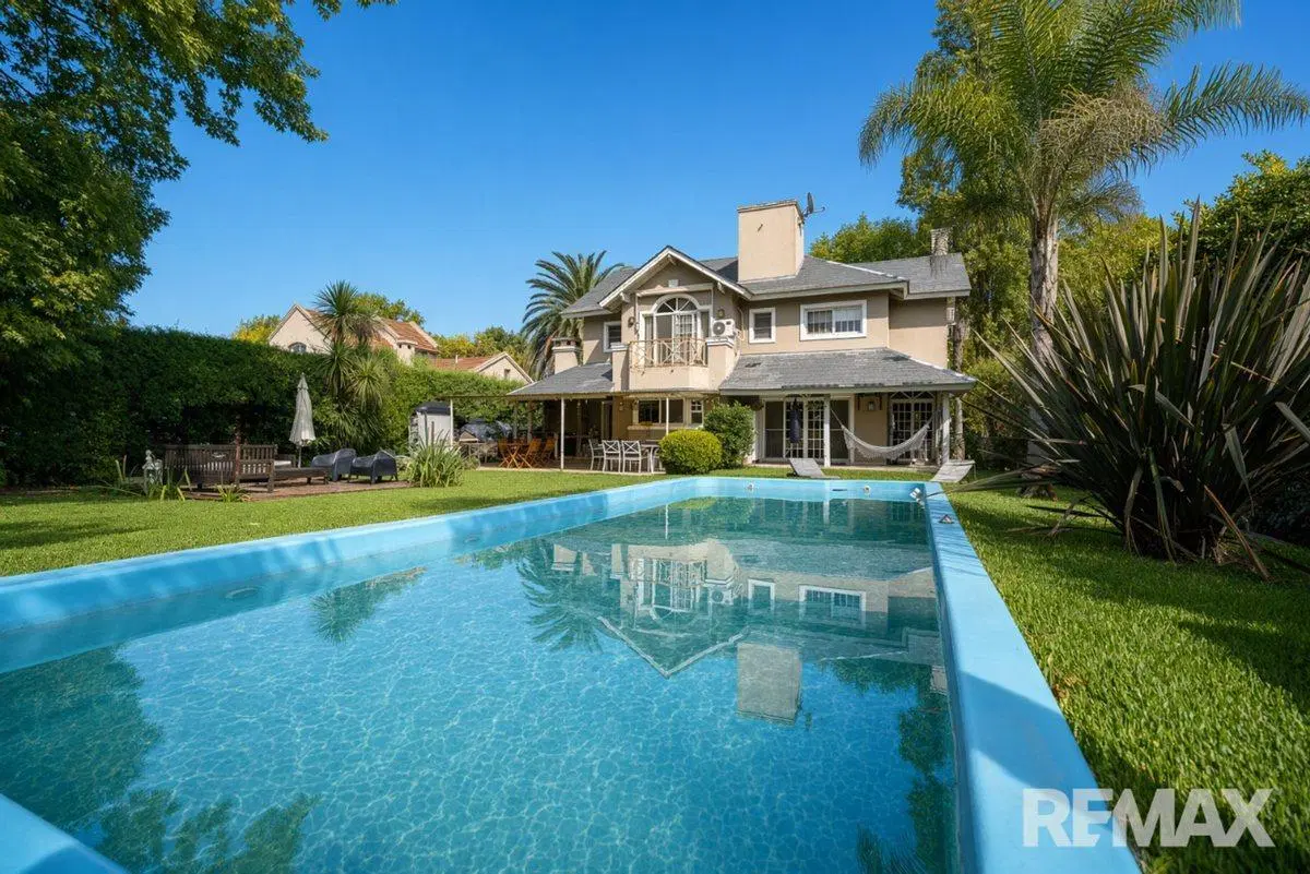 Venta Casa 5 ambientes pileta jardin y parrilla 3