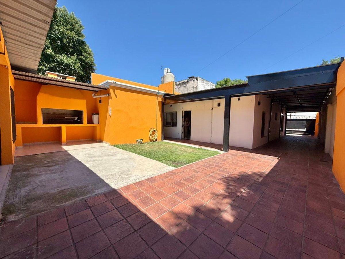 Venta casa Pilar centro+depto/deposito/taller/ofi