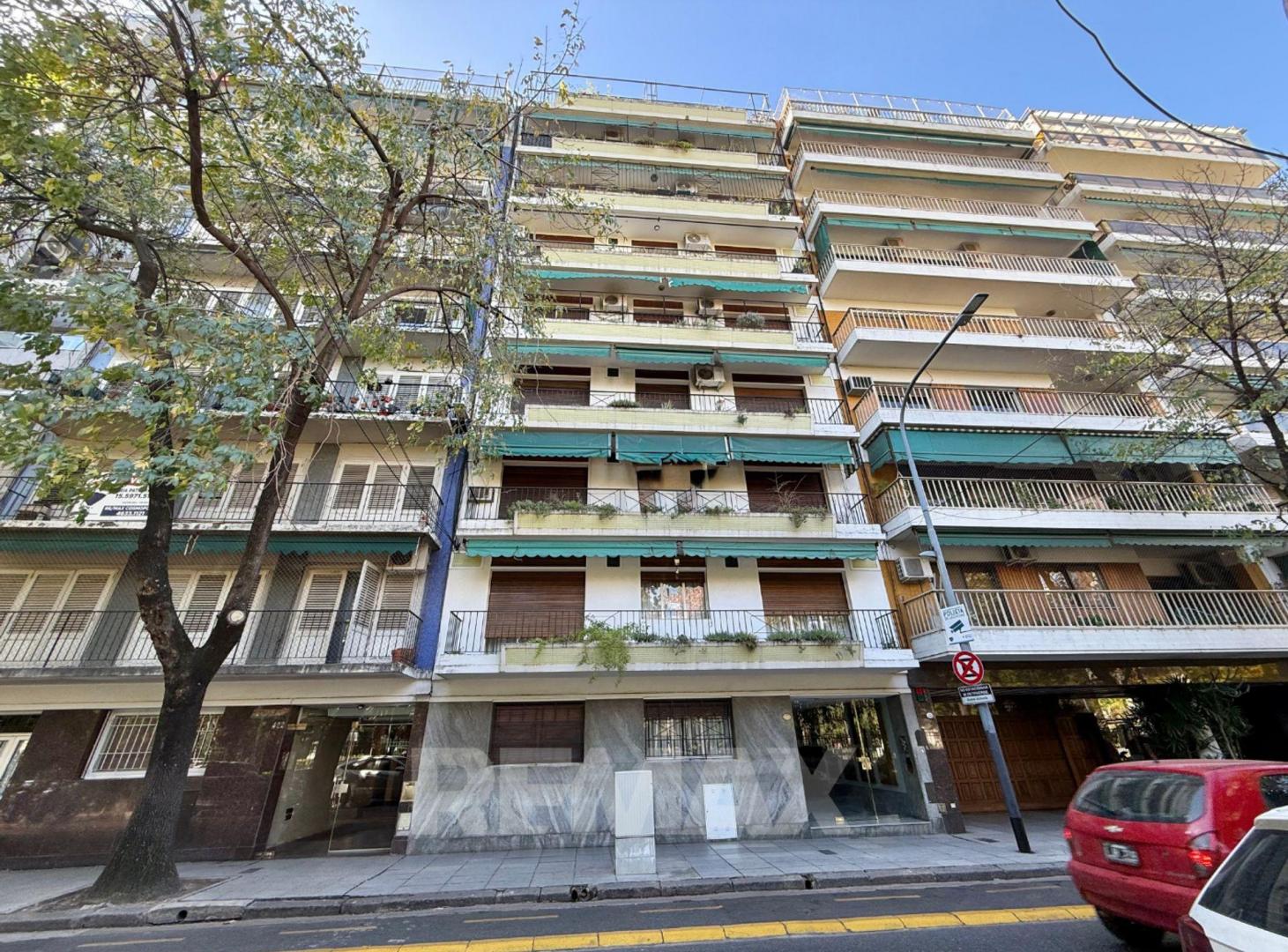 Venta Depto de Categoría 8 Amb. PLAZA MISERICORDIA