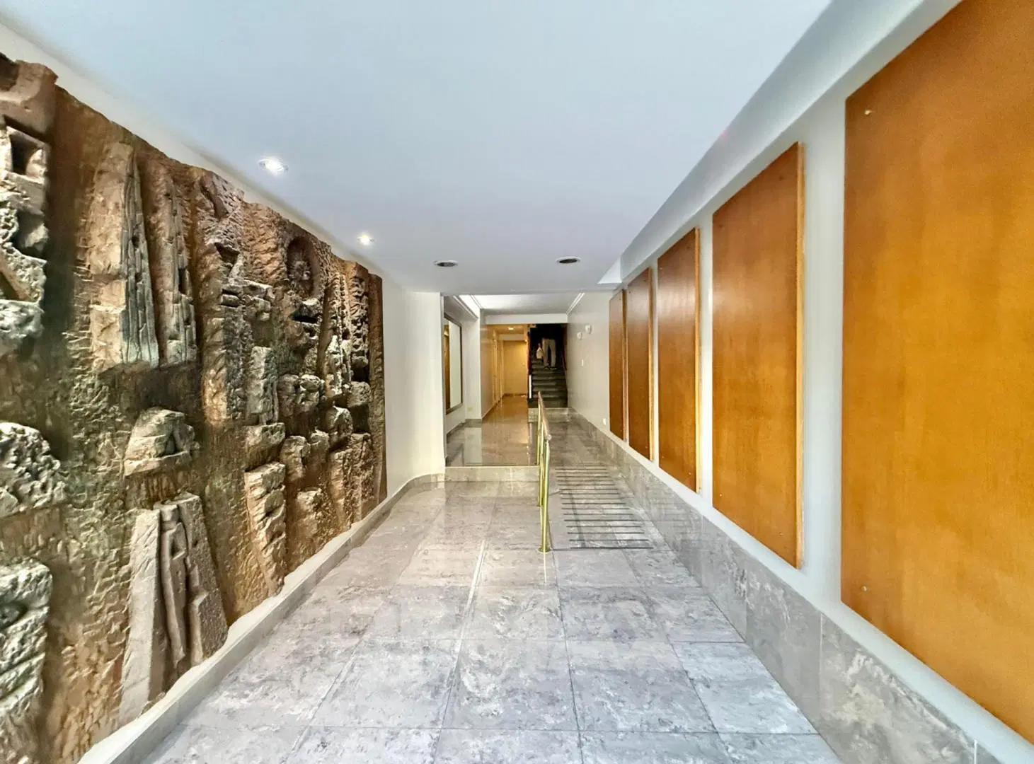 Venta Depto de Categoría 8 Amb. PLAZA MISERICORDIA 2
