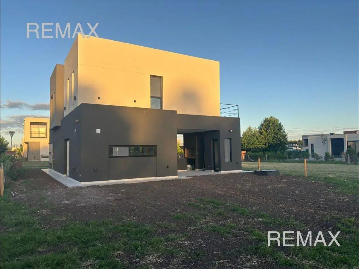 CASA EN VENTA 5 AMBIENTES, BARRIO EL ALJIBE PILAR 3