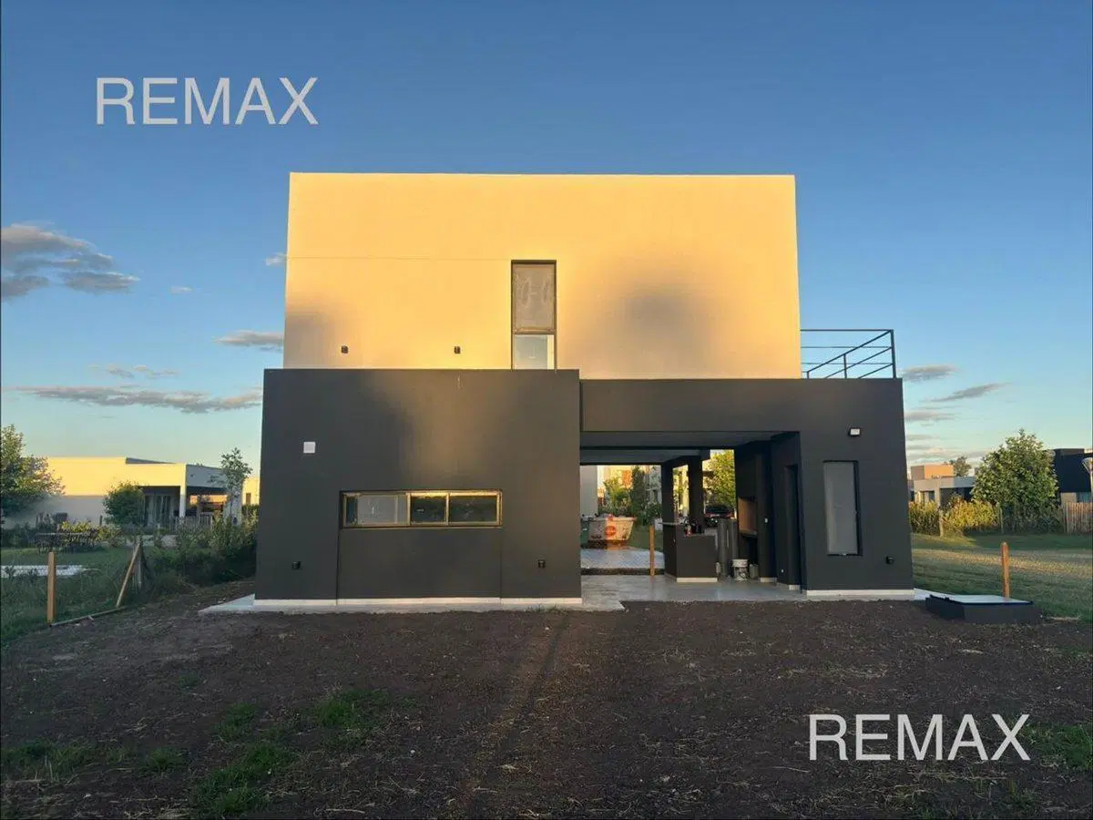CASA EN VENTA 5 AMBIENTES, BARRIO EL ALJIBE PILAR 5