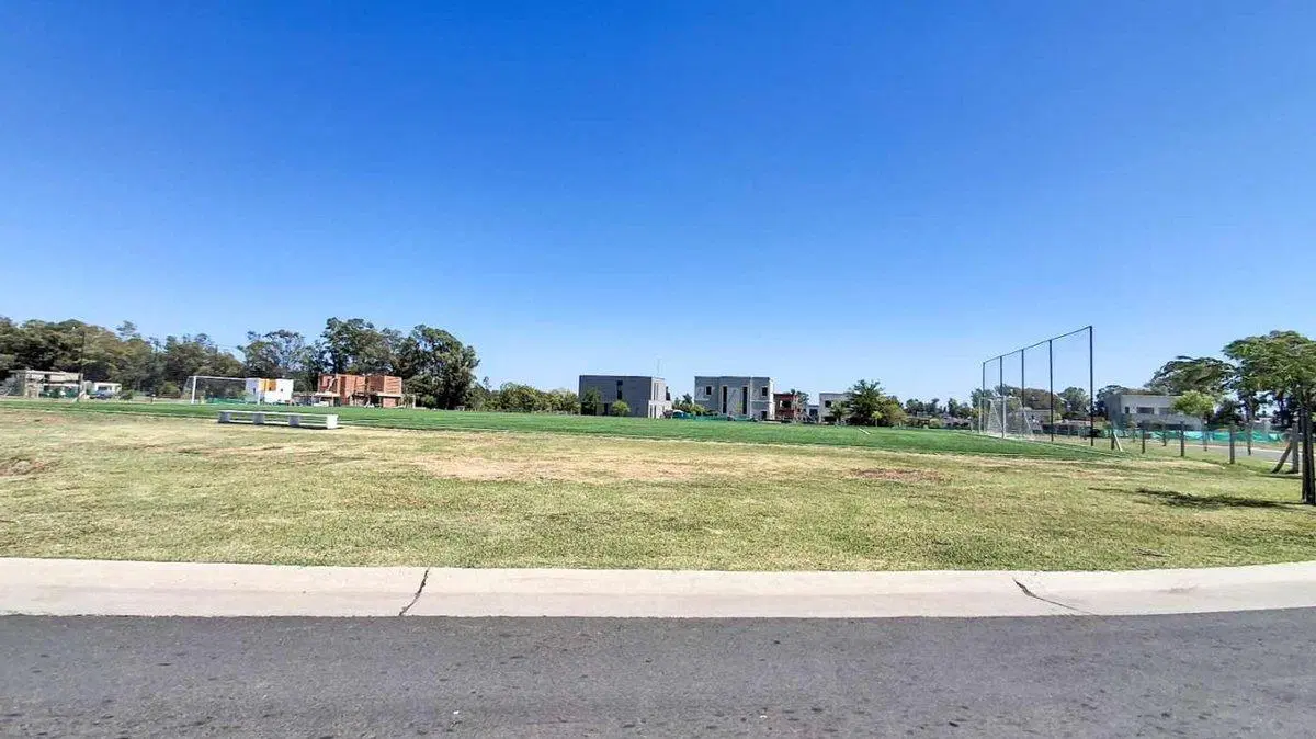 LOTE EN VENTA EN B° SANTA SOFIA (PILAR DEL ESTE) 2