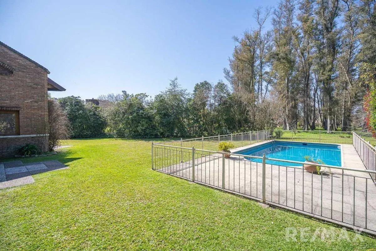VENTA CASA 4 AMB  C/PILETA  LAS PRADERAS DE LUJAN 2