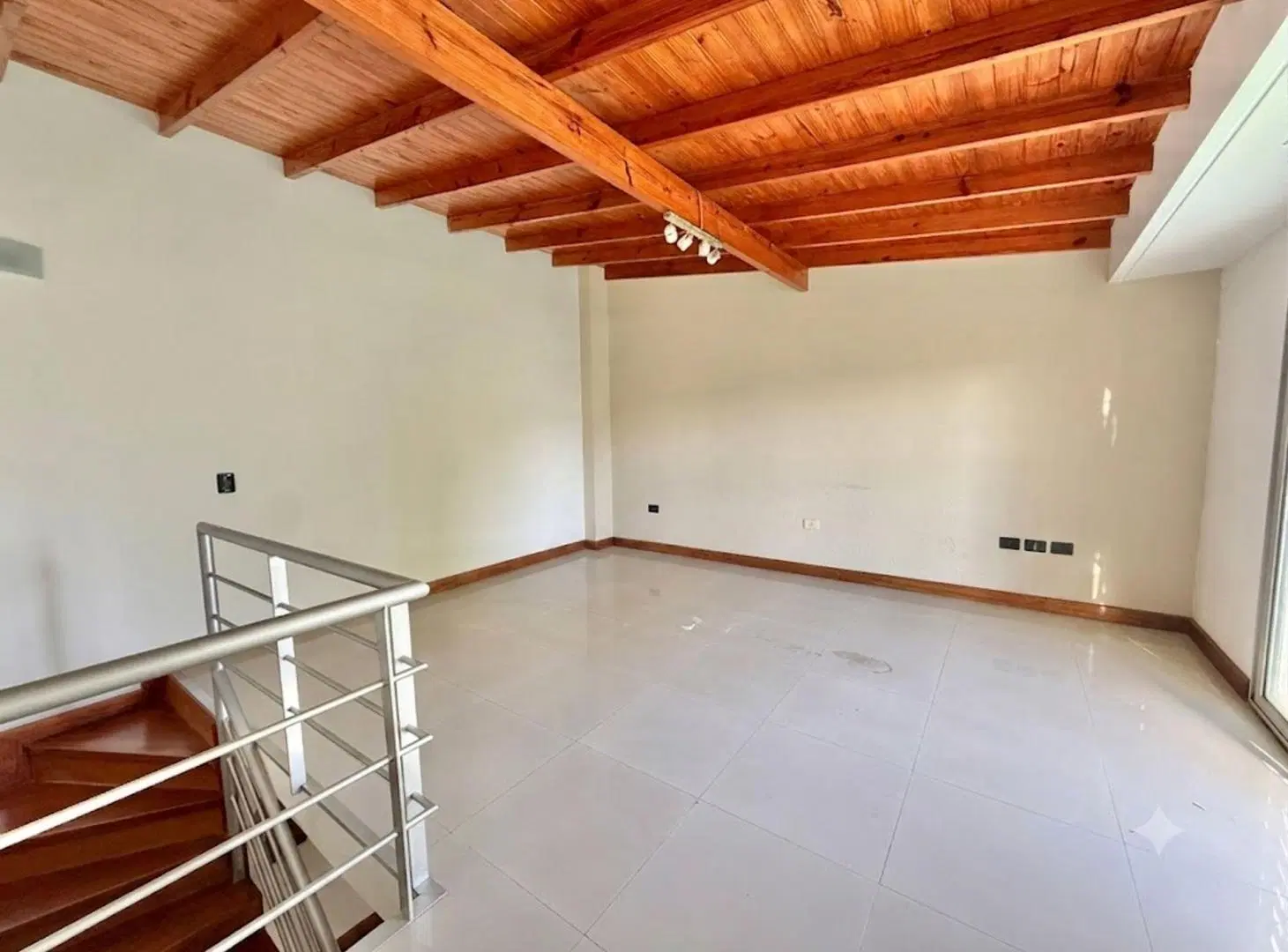 Venta casa triplex Tigre 4amb cochera/parrilla/SUM 2