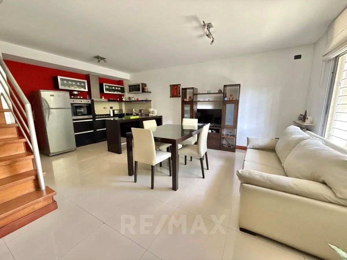 Venta casa triplex Tigre 4amb cochera/parrilla/SUM 3