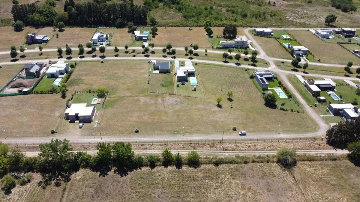 VENTA LOTE 1061 M2 CARDALES BARRIO LAS CALANDRIAS 2