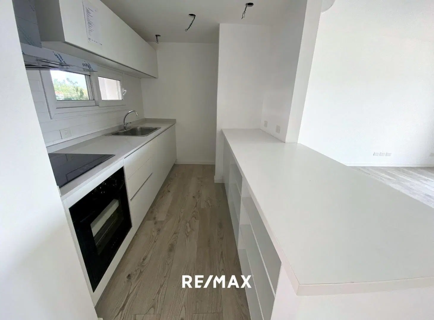 ALQUILER  DEPARTAMENTO 2 1/2 AMB CON COCHERA PILAR 5