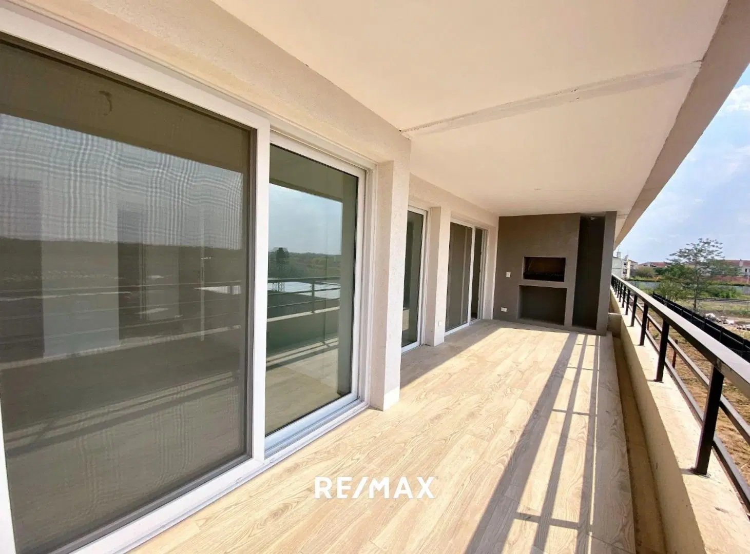 ALQUILER  DEPARTAMENTO 2 1/2 AMB CON COCHERA PILAR 3