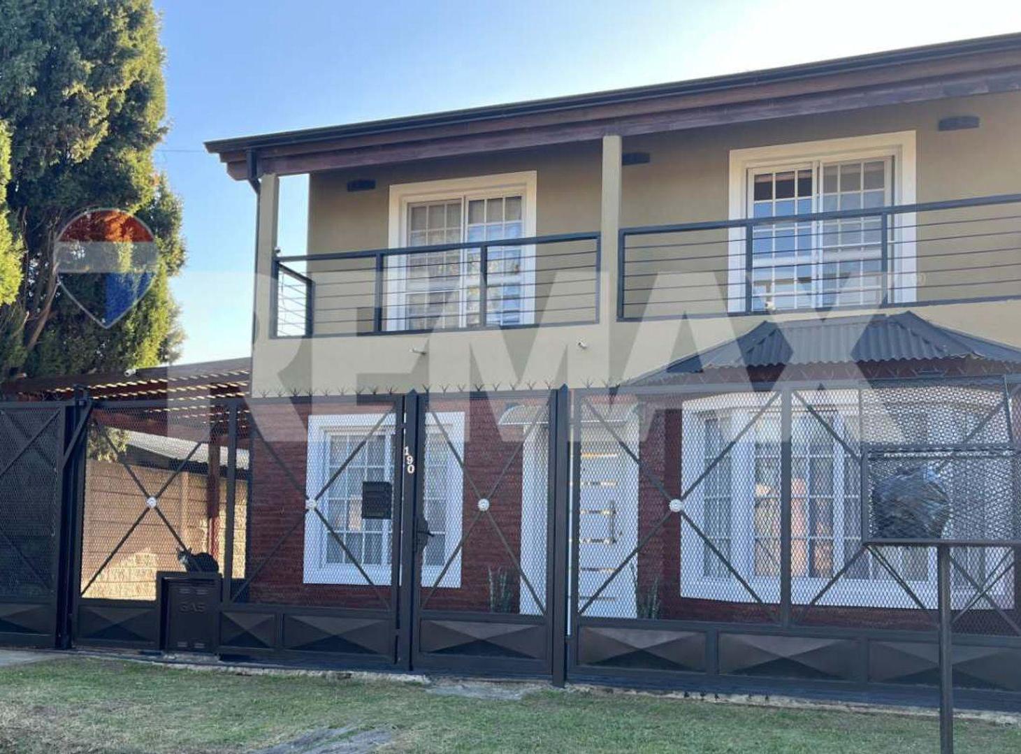 VENTA CASA 4 AMB EN  2 PLANTAS, LOMA VERDE ESCOBAR