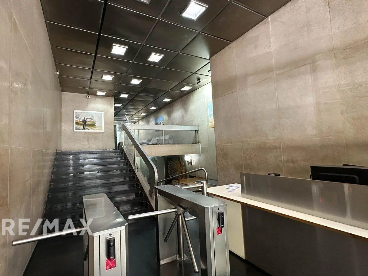 VENTA OFICINA CON 1 COCHERA EN MONSERRAT, CABA. 5