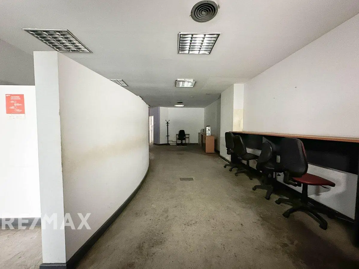 VENTA OFICINA CON 1 COCHERA EN MONSERRAT, CABA. 3