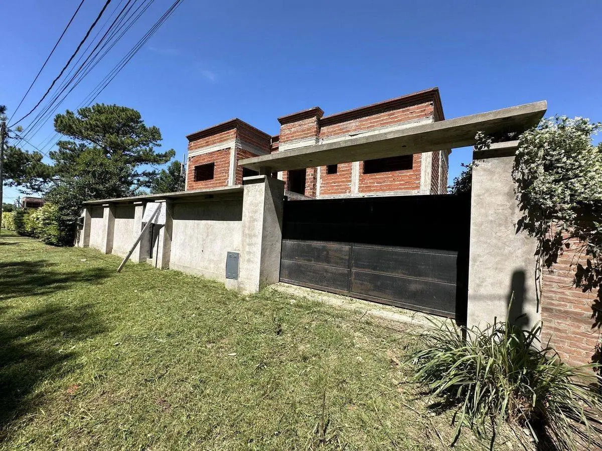 VENTA CASA 7 AMBIENTES A TERMINAR - ESCOBAR 2