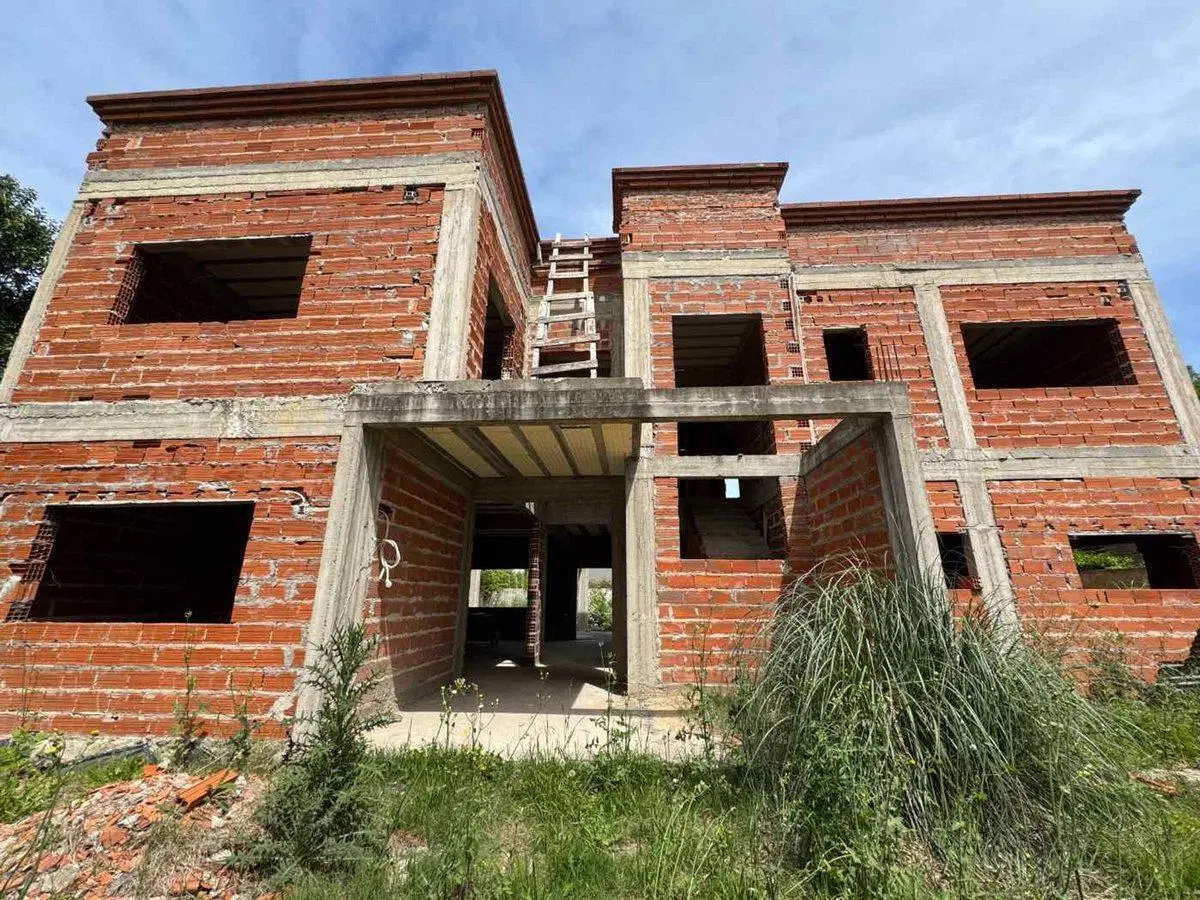 VENTA CASA 7 AMBIENTES A TERMINAR - ESCOBAR 3