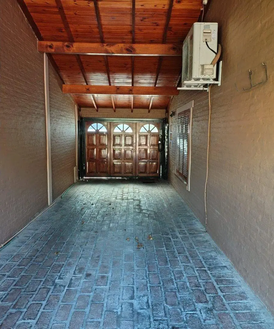 VENTA CASA 3 DORM., QUINCHO Y PILETA EN ESCOBAR 3
