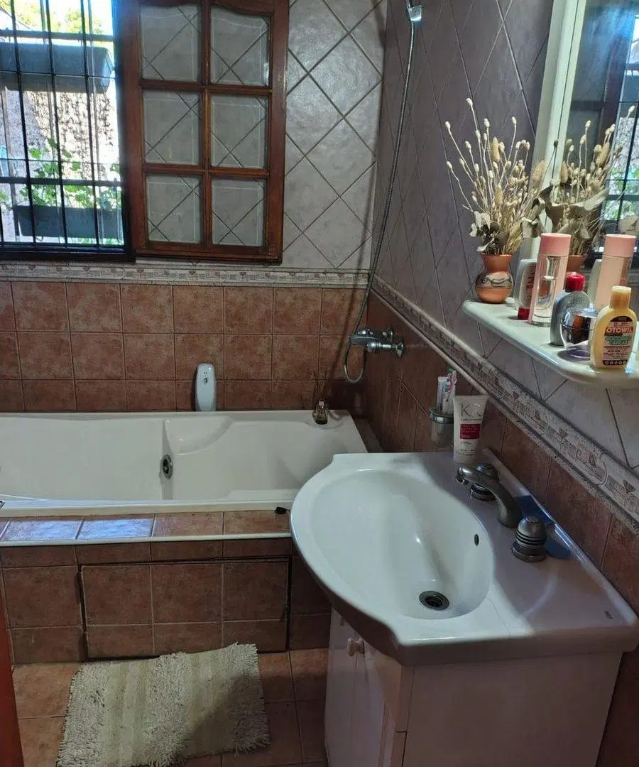 VENTA CASA 3 DORM., QUINCHO Y PILETA EN ESCOBAR 2