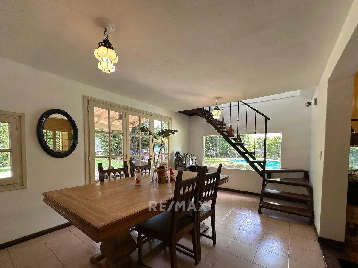 CASA EN VENTA A RECICLAR CON PILETA, LOS LAGARTOS. 5