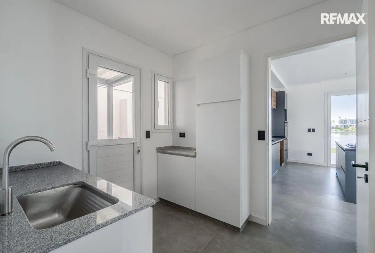 VENTA CASA A ESTRENAR S LA LAGUNA BO SANTA ANA 5