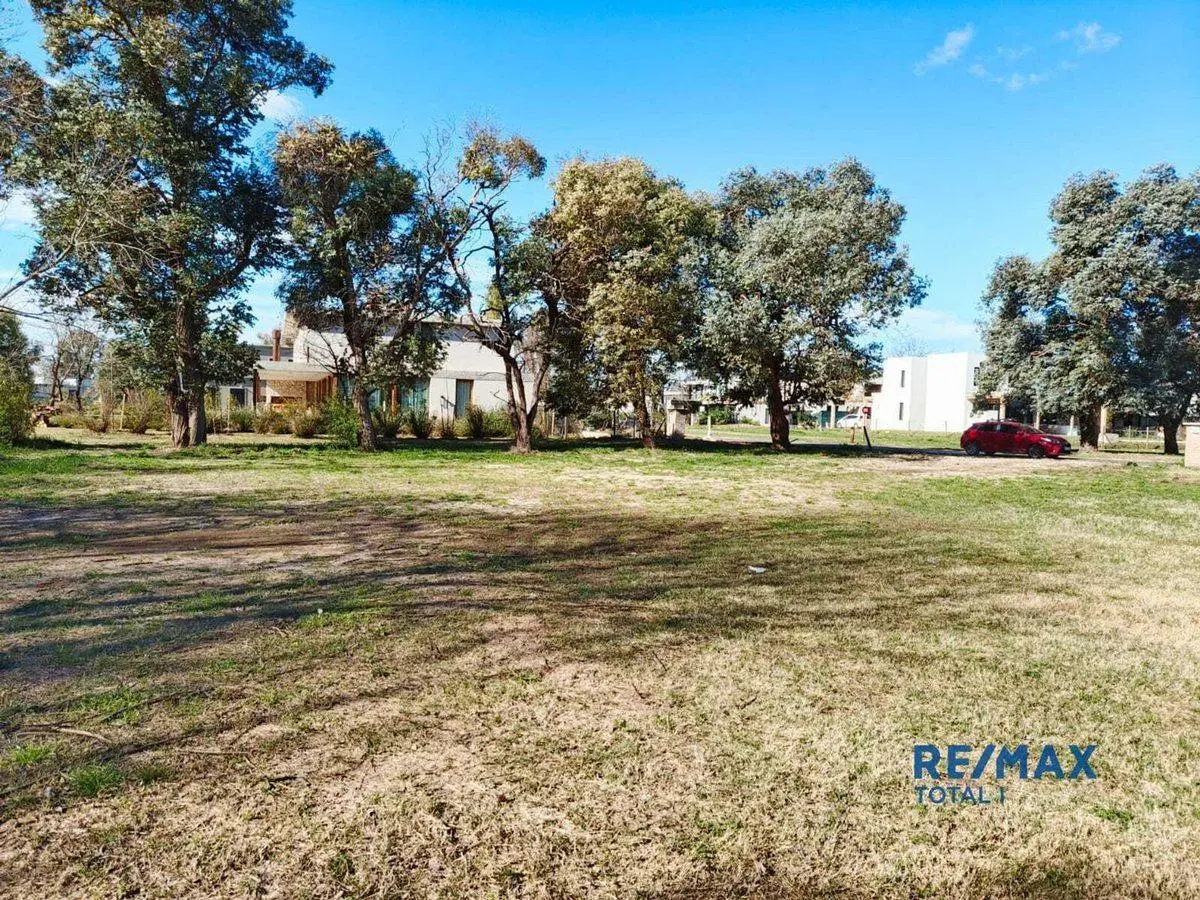 Venta lote Azzurra Pilar 859m² fondo Arroyo 2