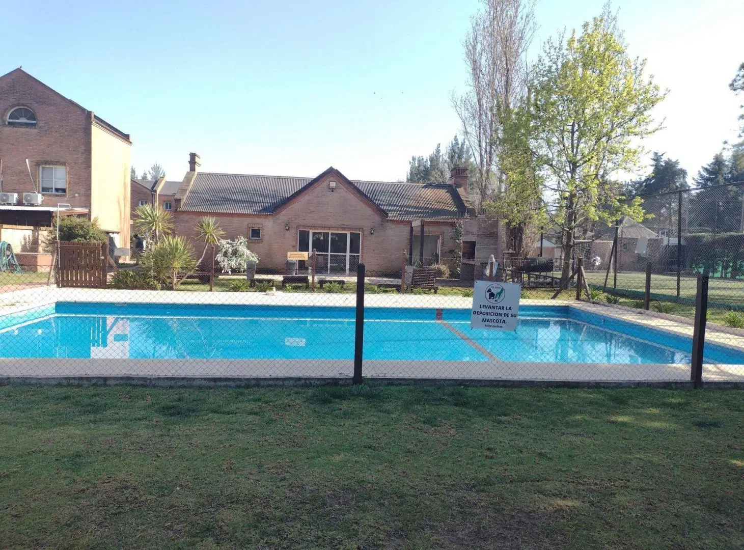 CASA 3 DORM., GALERIA y PARQUE EN VENTA EN PILAR 4