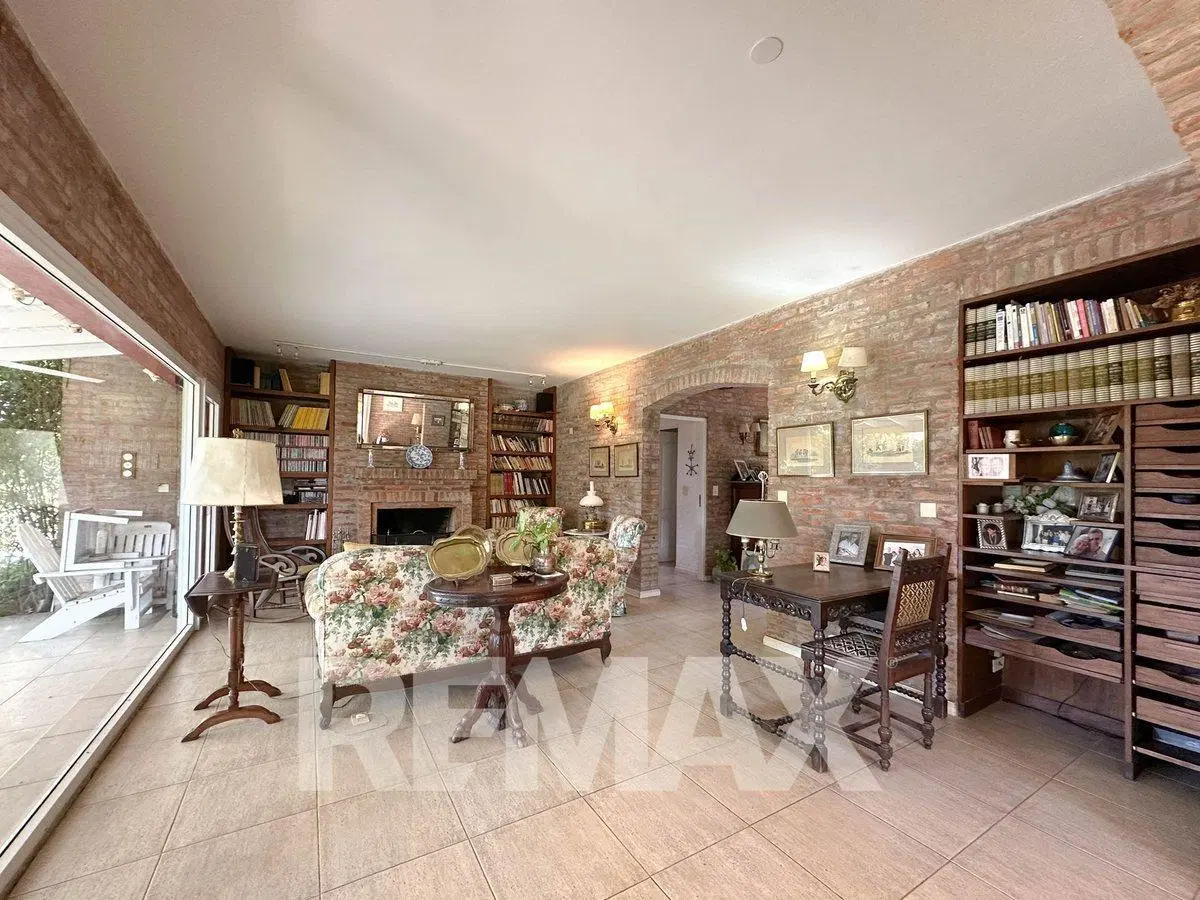 CASA EN VENTA CON PILETA, B CERRADO VILLA ROSA 3