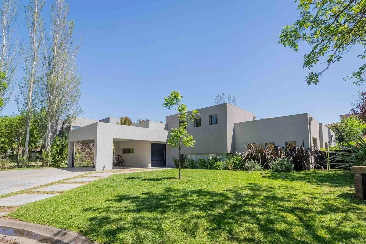 Casa Venta  3 dorm y escritorio St Mathew's Pilar 4