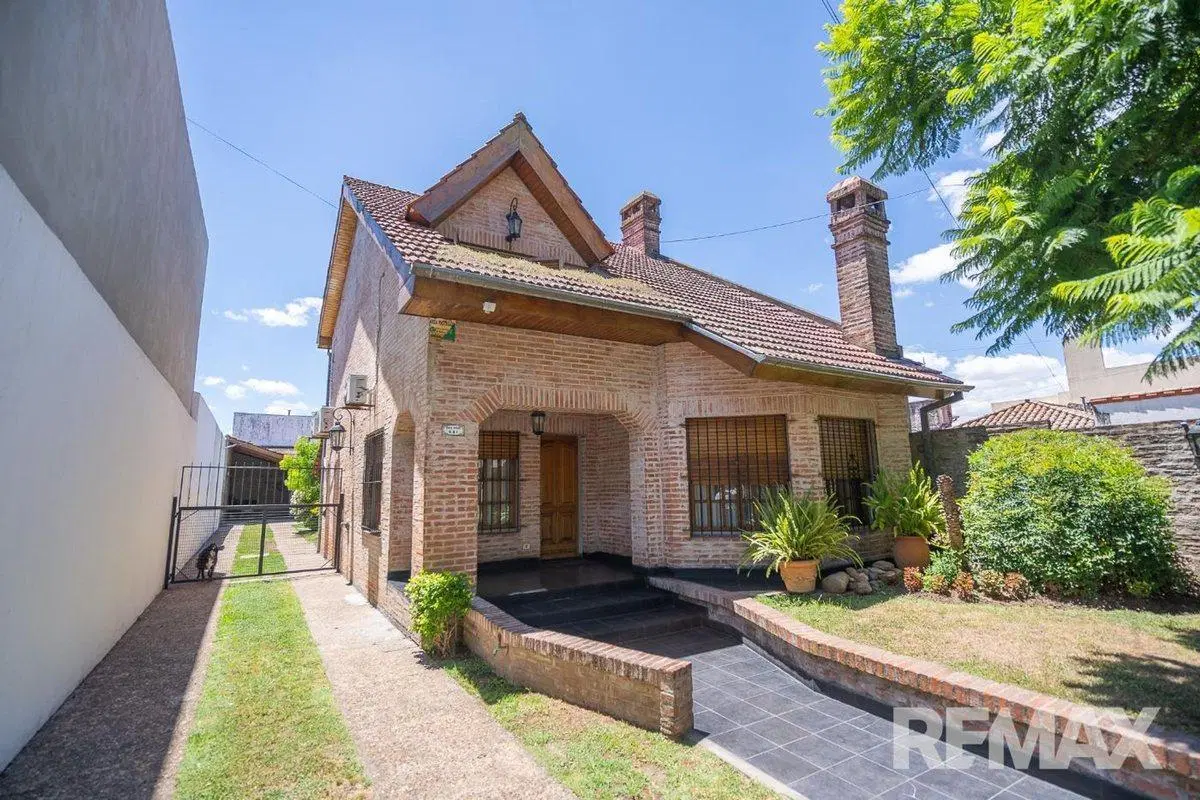 VENTA CASA 5 AMBIENTES CON JARDIN EN BELLA VISTA 3