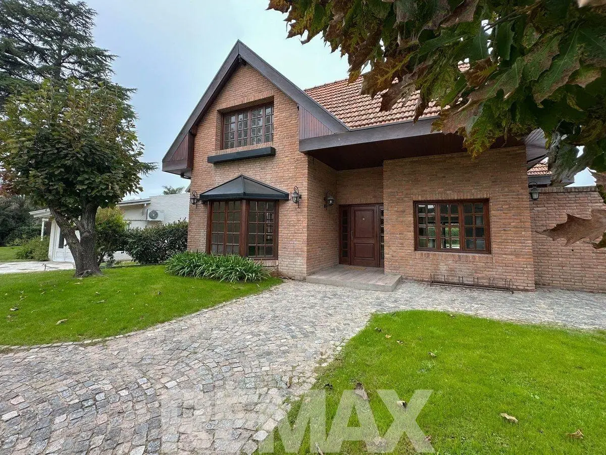 CASA EN VENTA RECICLADA A NUEVO, LOS LAGARTOS CC. 4