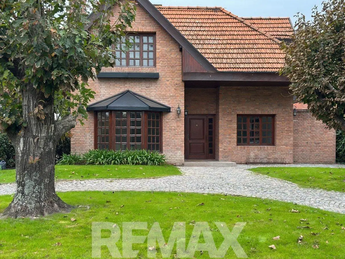 CASA EN VENTA RECICLADA A NUEVO, LOS LAGARTOS CC. 2